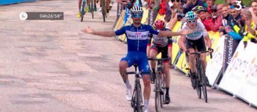 Lo spunto vincente di Alaphilippe nella quarta tappa del Giro del Delfinato