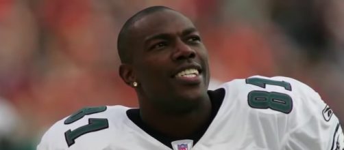 Terrell Owens played with five teams over his 15-year NFL career. - [image source: ESPN / YouTube screenshot]