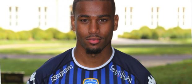 Samuel Grandsir, attaquant de Troyes, va signer avec l'AS Monaco en ce début de mercato. Samuel Grandsir, attaquant de Troyes, va signer avec l'AS Monaco en ce début de mercato.