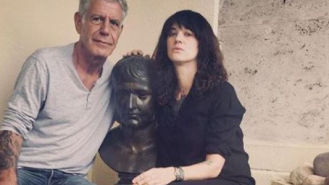 Il suicidio di Anthony Bourdain: Asia Argento criticata sui social.