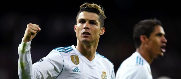 Après un nouveau refus de sa direction concernant une hausse de salaire, le départ de CR7 se précise de plus en plus. Après un nouveau refus de sa direction concernant une hausse de salaire, le départ de CR7 se précise de plus en plus.
