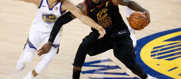 Los Warriors vencen a los Cavaliers en el tercer partido de la final Los Warriors vencen a los Cavaliers en el tercer partido de la final