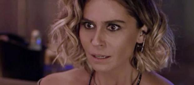 Luzia se desespera ao saber de Ícaro e Laureta. (Foto internet) Luzia se desespera ao saber de Ícaro e Laureta. (Foto internet)