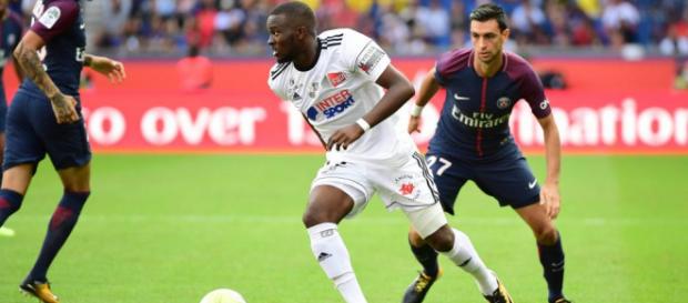 Tanguy Ndombele s'est vu fixé un prix énorme par l'OL Tanguy Ndombele s'est vu fixé un prix énorme par l'OL