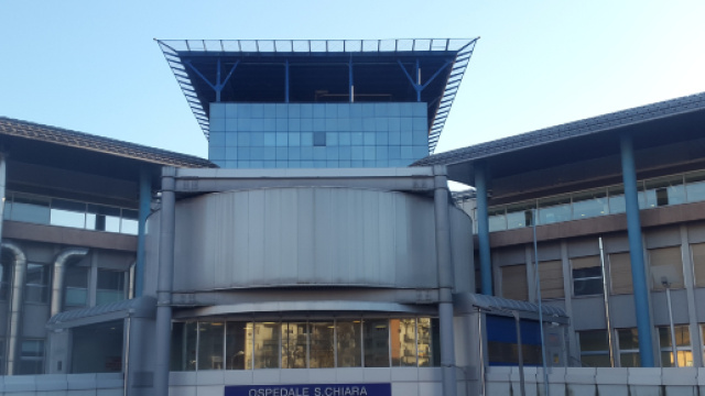 All'ospedale Santa Chiara di Trento morti la mamma soffocata da un boccone e il figlio che aspettava fatto nascere prematuro