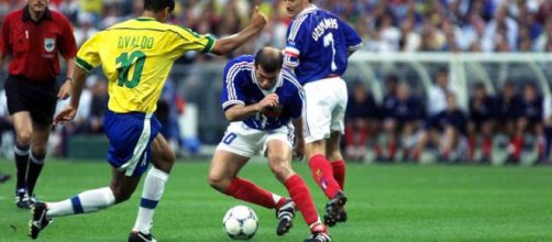 Zidane et Rivaldo, parmi les rares joueurs à avoir gagné la Coupe du monde, la C1 et le ballon d'or