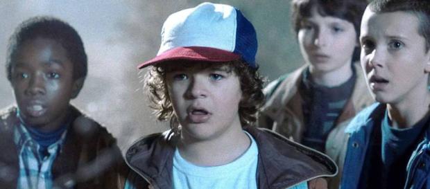 El actor que interpreta a Dustin en conjunto a sus amigos en 'Stranger Things' El actor que interpreta a Dustin en conjunto a sus amigos en 'Stranger Things'