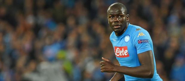 Kalidou Koulibaly est visé par Chelsea, mais il préfère regarder du côté de Barcelone pour la suite de sa carrière. Kalidou Koulibaly est visé par Chelsea, mais il préfère regarder du côté de Barcelone pour la suite de sa carrière.