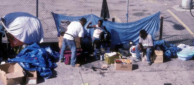 Los "homeless" de Skid Row en Los Ángeles no reciben ayudas sociales necesarias para salir de estas condiciones de vida. - dailymail.co.uk Los "homeless" de Skid Row en Los Ángeles no reciben ayudas sociales necesarias para salir de estas condiciones de vida. - dailymail.co.uk