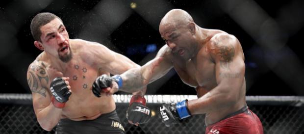 Whittaker es el campeón mediano de la UFC y espera tener pronto su primera defensa. Whittaker es el campeón mediano de la UFC y espera tener pronto su primera defensa.