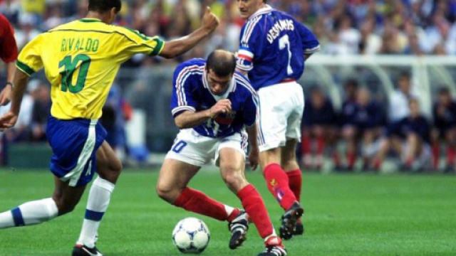 Zidane et Rivaldo, parmi les rares joueurs à avoir gagné la Coupe du monde, la C1 et le ballon d'or