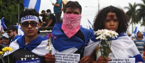 NICARAGUA / La oposición realiza una marcha floral en honor a los menores caídos