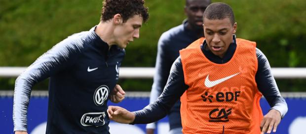 Benjamin Pavard et Kylian Mbappé, deux éléments devenus indispensables pour le onze français. Benjamin Pavard et Kylian Mbappé, deux éléments devenus indispensables pour le onze français.