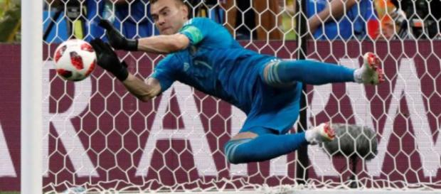Goleiro da Rússia defende dois pênaltis Goleiro da Rússia defende dois pênaltis