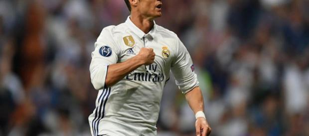 Cristiano Ronaldo con la maglia del Real Madrid. Cristiano Ronaldo con la maglia del Real Madrid.