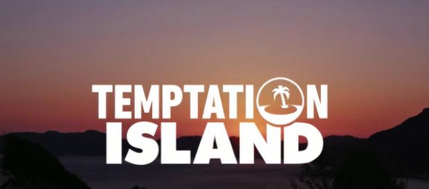 Temptation Island, gli insulti dei Vip verso Oronzo Carinola: 'Oronzo o Ostronzo?' Temptation Island, gli insulti dei Vip verso Oronzo Carinola: 'Oronzo o Ostronzo?'