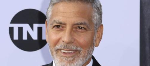 ITALIA / George Clooney resultó lesionado en un accidente de moto