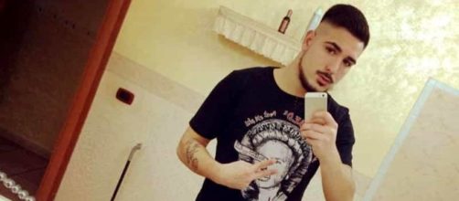 Salvatore Caliano, morto ieri a Napoli a 21 anni per pulire un ascensore in un condominio in cambio di 35 euro.