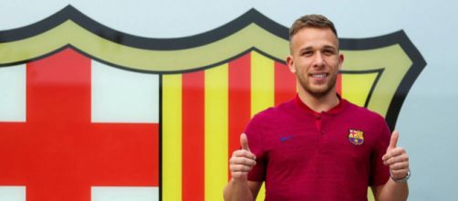Arthur posa con los colores del Barcelona: 'Siempre soñé en vestir esta camiseta'