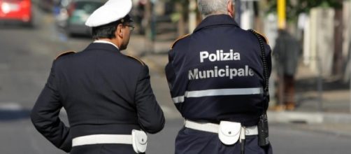Desenzano del Garda, vigile urbano si suicida in municipio