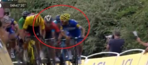 Il momento incriminato tra Alaphilippe e Colbrelli.