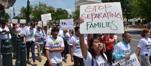ESTADOS UNIDOS / El gobierno comienza la reunificación de familias inmigrantes