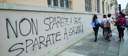 La scritta anti-Salvini a Parma diventa un caso nazionale - gazzettadiparma.it