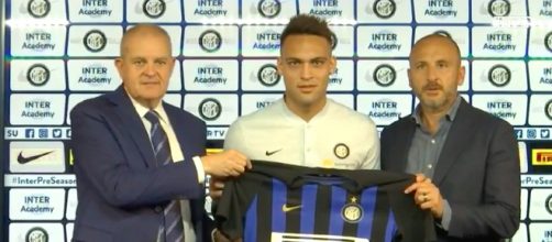 Lautaro Martinez si presenta all'Inter: 'Nessuna pressione nell'indossare la numero 10'