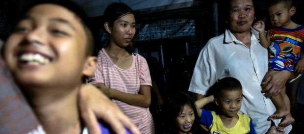 El entrenador y algunos niños rescatados podrían convertirse en ciudadados tailandeses El entrenador y algunos niños rescatados podrían convertirse en ciudadados tailandeses