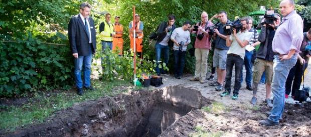 Hinweise auf NS-Massengrab: Ausgrabungen auf Spielplatz in ... - ln-online.de Hinweise auf NS-Massengrab: Ausgrabungen auf Spielplatz in ... - ln-online.de