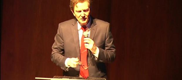 Hoje acontecerá o impeachment do prefeito. Hoje acontecerá o impeachment do prefeito.