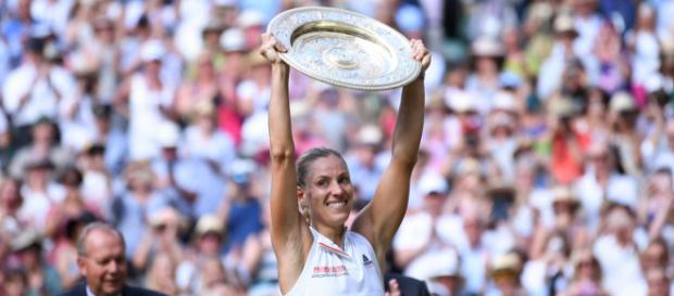 Kerber tumba a Serena en 2 sets para ganar su primer título femenino en Wimbledon Kerber tumba a Serena en 2 sets para ganar su primer título femenino en Wimbledon