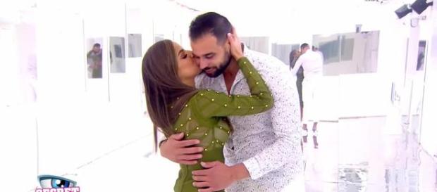 Noré et Kamila (MELAA3) répondent aux haters qui critiquent leur couple "trop parfait" Noré et Kamila (MELAA3) répondent aux haters qui critiquent leur couple "trop parfait"