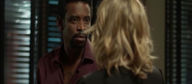 Roberval seduzirá Karen em Segundo Sol. (Foto: Divulgação TV Globo) Roberval seduzirá Karen em Segundo Sol. (Foto: Divulgação TV Globo)