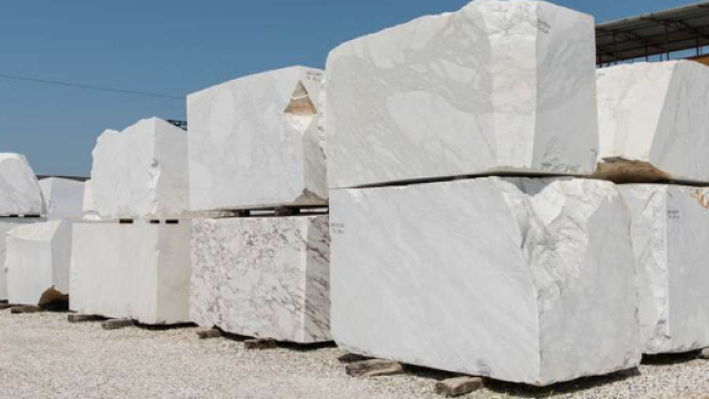 Muore 40enne schiacciato da un blocco di marmo - mobinews.it