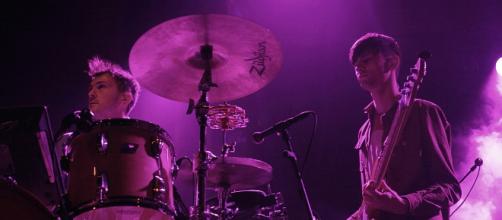 Glass Animals have cancelled all their 2018 tour dates after drummer Joe Seaward was in an accident. [Image Alterna2/Flickr]