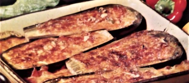 Melanzane ripiene con peperoni Melanzane ripiene con peperoni