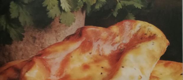 Naan indiano con aglio e coriandolo Naan indiano con aglio e coriandolo