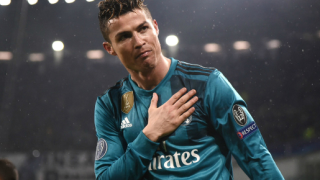 Juventus. Cristiano Ronaldo brinda al passaggio in bianconero con la mamma