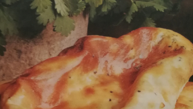 Naan indiano con aglio e coriandolo