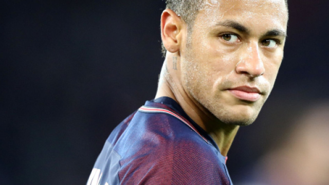 Neymar : au PSG il gagne 36,8 millions par an soit 3 069 520 par ... - closermag.fr