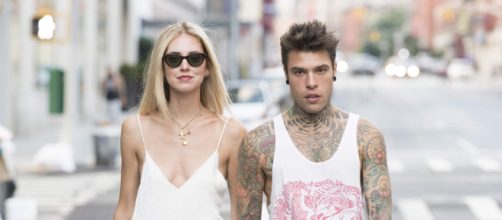 Chiara Ferragni a sinistra, Fedez a destra