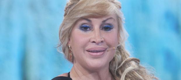 Raquel Mosquera reaparece en Sábado Deluxe para descartar problemas con la justicia Raquel Mosquera reaparece en Sábado Deluxe para descartar problemas con la justicia