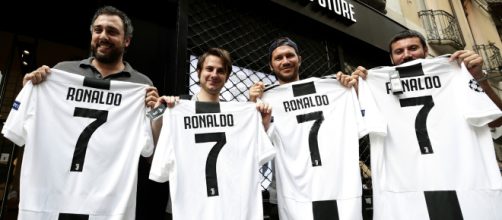 Cristiano Ronaldo ya está en Italia y los aficionados le han recibido con mucha alegría