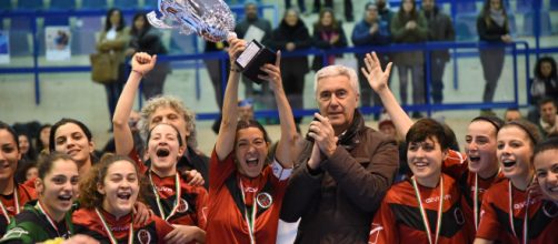 Le ragazze del Futsal Nuceria premiate da Cosimo Sibilia