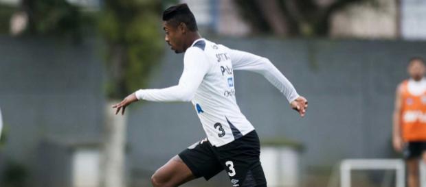 Bruno Henrique deverá ser titular no clássico. Bruno Henrique deverá ser titular no clássico.