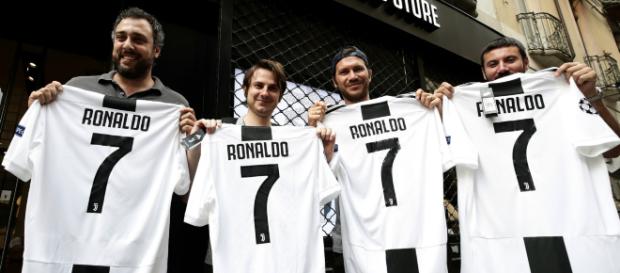Cristiano Ronaldo ya está en Italia y los aficionados le han recibido con mucha alegría Cristiano Ronaldo ya está en Italia y los aficionados le han recibido con mucha alegría