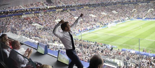 Macron celebra el triunfo de su selección en el mundial de Rusia Macron celebra el triunfo de su selección en el mundial de Rusia