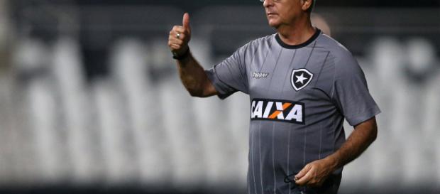 Marcos Paquetá implementando seu estilo de jogo. Marcos Paquetá implementando seu estilo de jogo.
