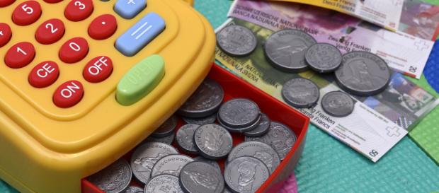 Prelievi e versamenti maggiori di 10.000 € mensili verranno segnalati Prelievi e versamenti maggiori di 10.000 € mensili verranno segnalati
